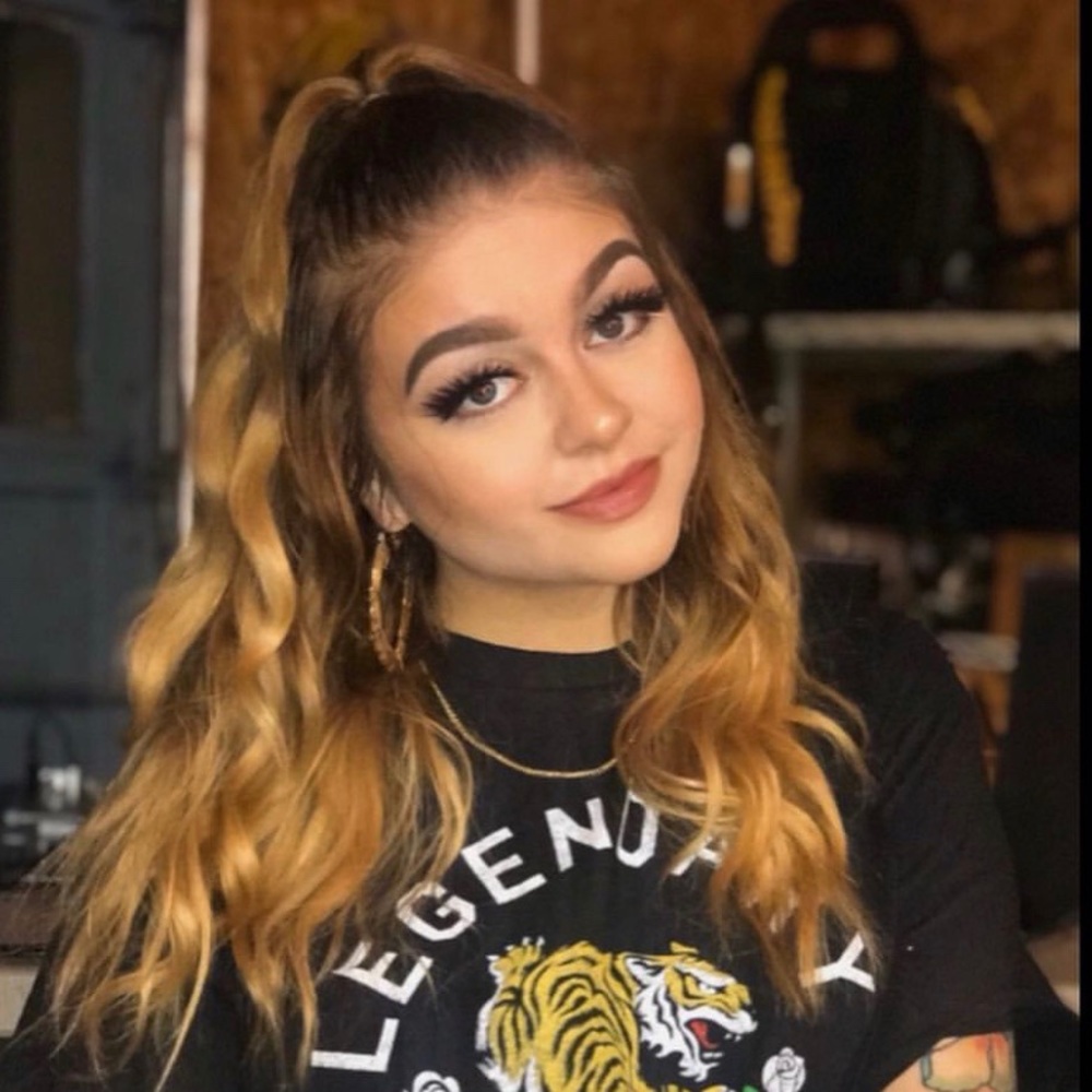 Meet your Posher, Kayla
